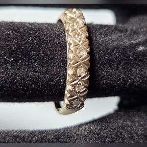 Stunning Solid Gold and Diamond Women's Ring
